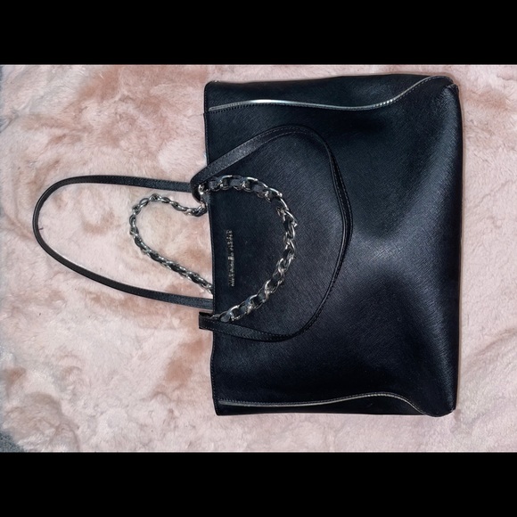 Micheal Kors purse - Picture 4 of 12